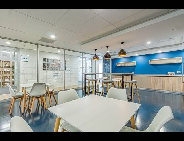 21M² SERVICED OFFICE TO LET IN VORNA VALLEY